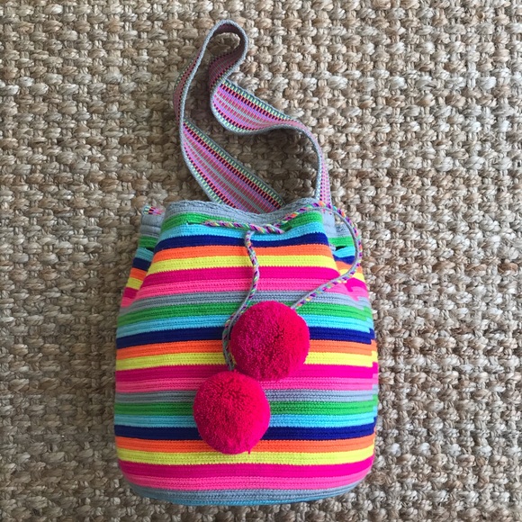 New: Wayuuchilabag Oversized Crossbody Bucket Bag with Pom Poms - Picture 11 of 16